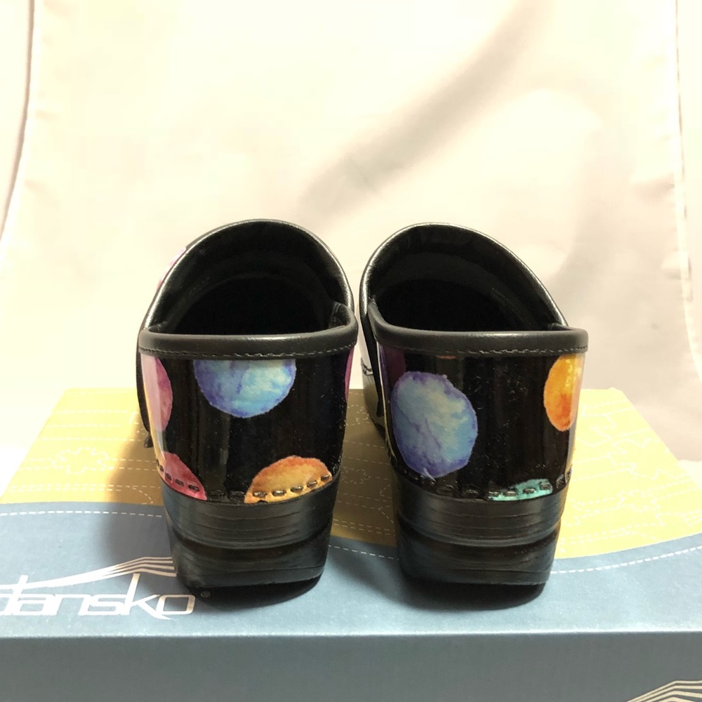 New! Dansko Women's Pro Planet Patent Clogs - Picture 4 of 5